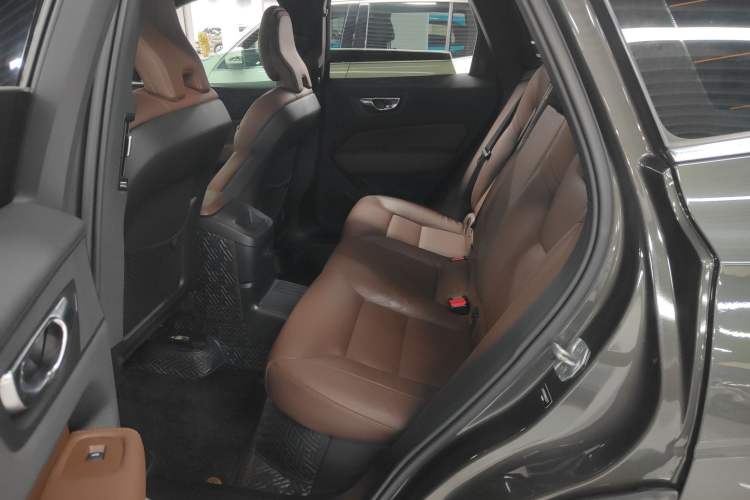 Used Volvo XC60 New Energy 2022 T8 Plug-in Hybrid All-Wheel Drive Smart Luxury Edition Left Rear Seat