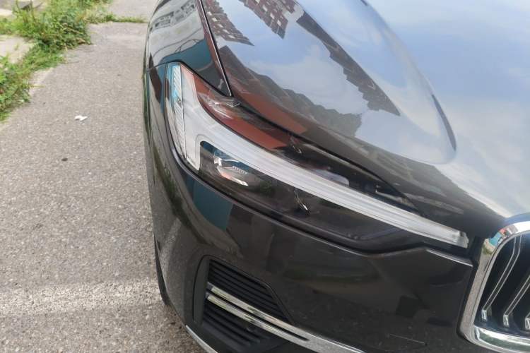 Used Volvo XC60 New Energy 2022 T8 Plug-in Hybrid All-Wheel Drive Smart Luxury Edition Right Front Headlight