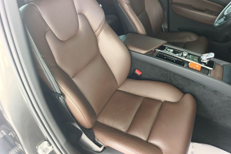 Used Volvo XC60 New Energy 2022 T8 Plug-in Hybrid All-Wheel Drive Smart Luxury Edition Right Front Seat