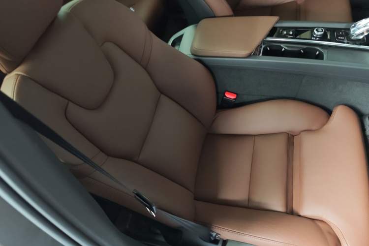 Used Volvo XC60 New Energy 2022 T8 Plug-in Hybrid All-Wheel Drive Smart Luxury Edition Right Front Seat