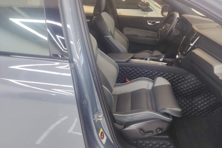 Used Volvo XC60 New Energy 2022 T8 Plug-in Hybrid All-Wheel Drive Zhiyuan Sport Edition Right Front Seat