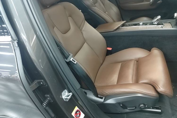 Used Volvo XC60 New Energy 2022 T8 Plug-in Hybrid All-Wheel Drive Smart Luxury Edition Right Front Seat