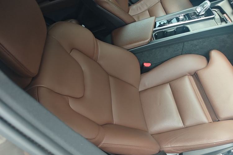 Used Volvo XC60 New Energy 2022 T8 Plug-in Hybrid Long-Range All-Wheel Drive Zhiyuan Luxury Edition Right Front Seat