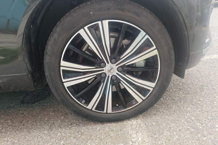 Used Volvo XC60 New Energy 2022 T8 Plug-in Hybrid All-Wheel Drive Smart Luxury Edition Right Front Wheel Hub