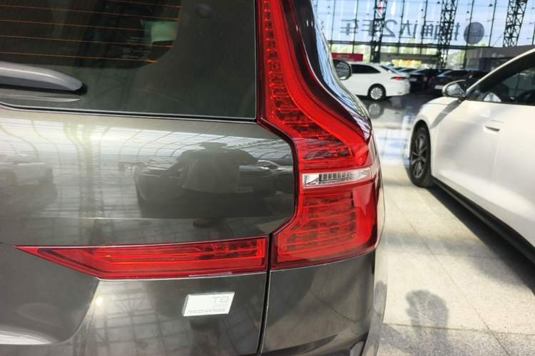 Used Volvo XC60 New Energy 2022 T8 Plug-in Hybrid All-Wheel Drive Smart Luxury Edition Right Rear Taillight