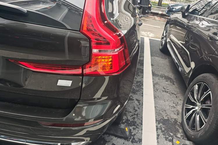 Used Volvo XC60 New Energy 2022 T8 Plug-in Hybrid Long-Range All-Wheel Drive Zhiyuan Luxury Edition Right Rear Taillight