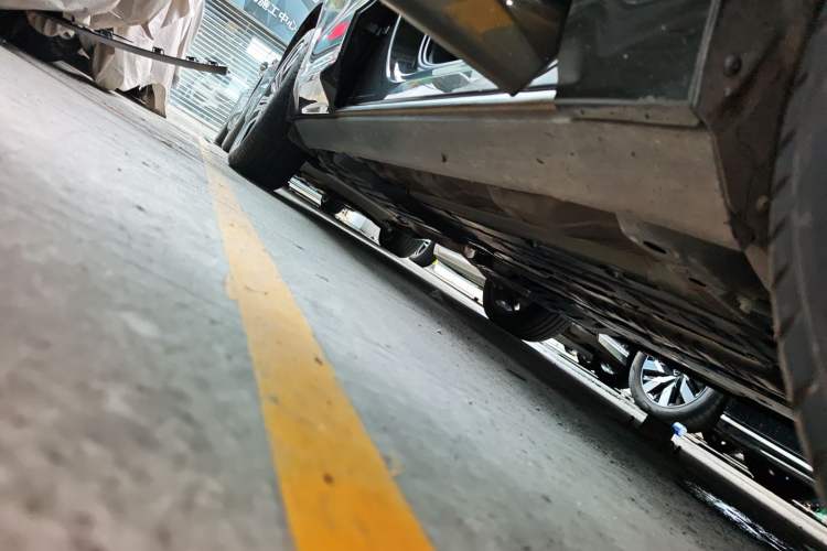 Used Volvo XC60 New Energy 2022 T8 Plug-in Hybrid All-Wheel Drive Smart Luxury Edition Right Side Sill