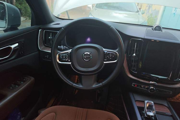 Used Volvo XC60 New Energy 2022 T8 Plug-in Hybrid All-Wheel Drive Smart Luxury Edition Steering Wheel