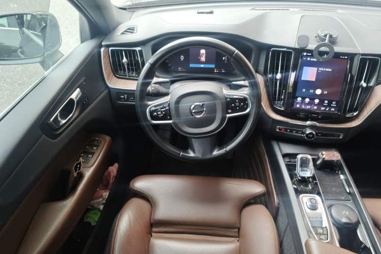 Used Volvo XC60 New Energy 2022 T8 Plug-in Hybrid All-Wheel Drive Smart Luxury Edition Steering Wheel