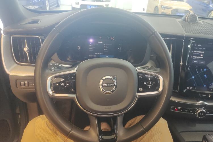Used Volvo XC60 New Energy 2022 T8 Plug-in Hybrid All-Wheel Drive Zhiyuan Sport Edition Steering Wheel