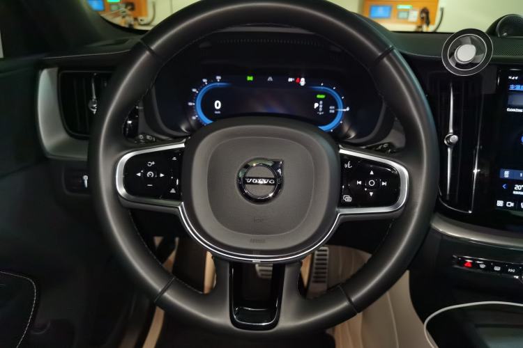 Used Volvo XC60 New Energy 2022 T8 Plug-in Hybrid Long-Range All-Wheel Drive Zhiyuan Sport Edition Steering Wheel
