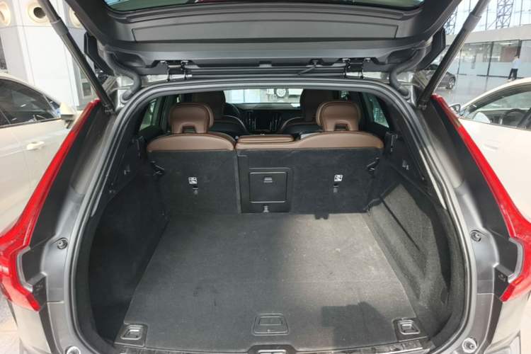 Used Volvo XC60 New Energy 2022 T8 Plug-in Hybrid All-Wheel Drive Smart Luxury Edition Trunk