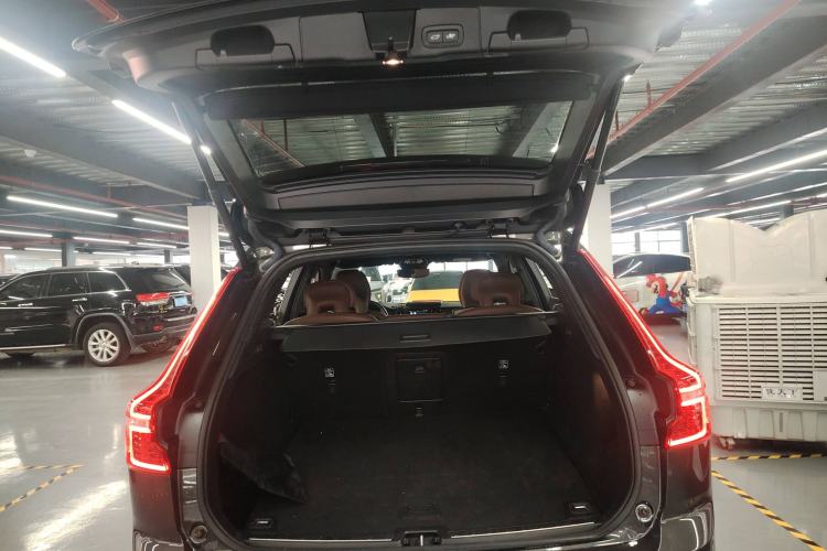 Used Volvo XC60 New Energy 2022 T8 Plug-in Hybrid All-Wheel Drive Smart Luxury Edition Trunk