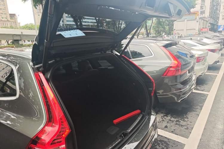 Used Volvo XC60 New Energy 2022 T8 Plug-in Hybrid Long-Range All-Wheel Drive Zhiyuan Luxury Edition Trunk