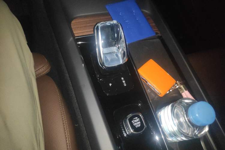Used Volvo XC60 New Energy 2022 T8 Plug-in Hybrid Long-Range All-Wheel Drive Zhiyuan Luxury Edition Gear Lever