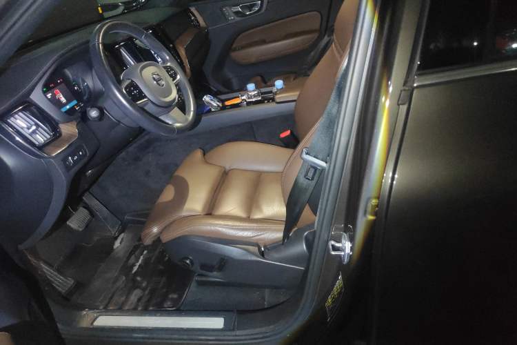 Used Volvo XC60 New Energy 2022 T8 Plug-in Hybrid Long-Range All-Wheel Drive Zhiyuan Luxury Edition Left Front Seat
