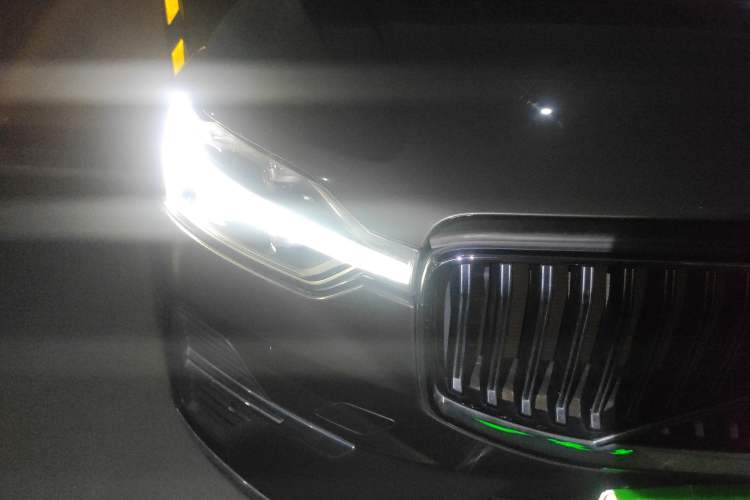 Used Volvo XC60 New Energy 2022 T8 Plug-in Hybrid Long-Range All-Wheel Drive Zhiyuan Luxury Edition Right Front Headlight