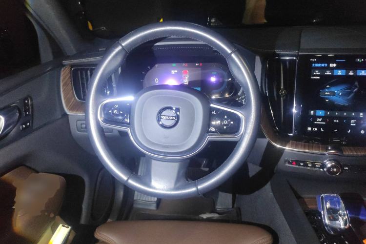 Used Volvo XC60 New Energy 2022 T8 Plug-in Hybrid Long-Range All-Wheel Drive Zhiyuan Luxury Edition Steering Wheel