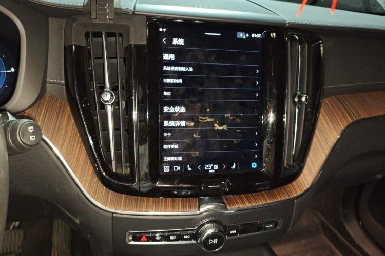 Used Volvo XC60 New Energy 2022 T8 Plug-in Hybrid All-Wheel Drive Smart Luxury Edition Audio And AC Panel