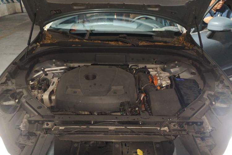 Used Volvo XC60 New Energy 2022 T8 Plug-in Hybrid All-Wheel Drive Smart Luxury Edition Engine Bay