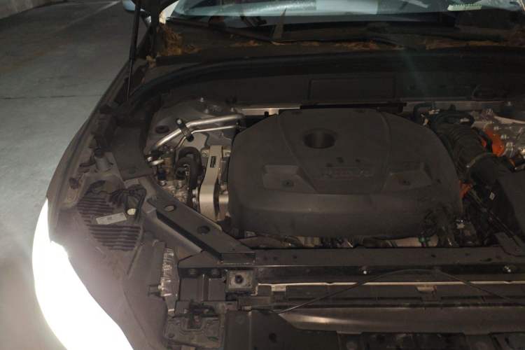 Used Volvo XC60 New Energy 2022 T8 Plug-in Hybrid All-Wheel Drive Smart Luxury Edition Engine Bay Right