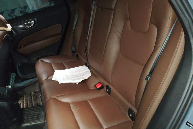 Used Volvo XC60 New Energy 2022 T8 Plug-in Hybrid All-Wheel Drive Smart Luxury Edition Left Rear Seat