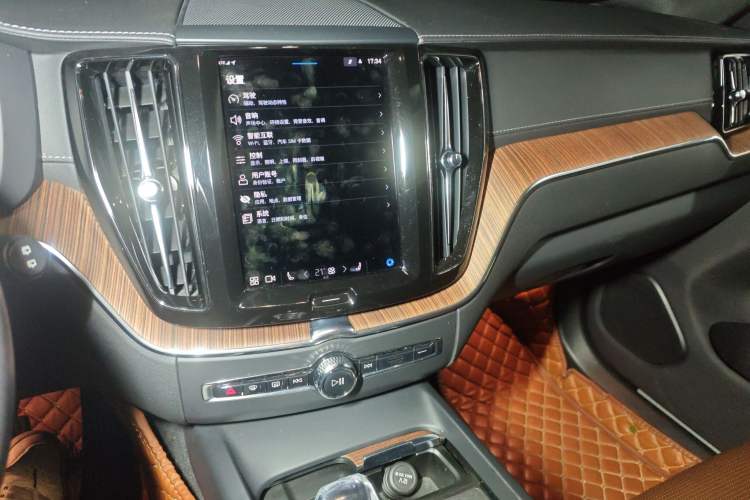 Used Volvo XC60 New Energy 2022 T8 Plug-in Hybrid Long-Range All-Wheel Drive Luxury Edition Audio And AC Panel