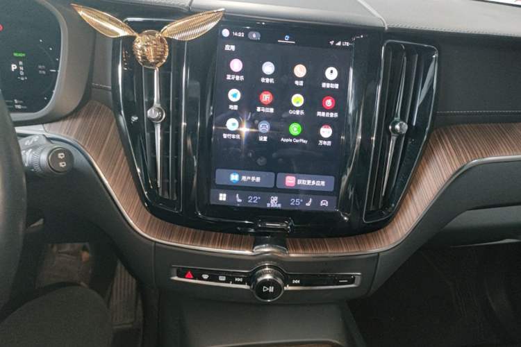 Used Volvo XC60 New Energy 2022 T8 Plug-in Hybrid All-Wheel Drive Smart Luxury Edition Audio And AC Panel