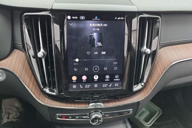 Used Volvo XC60 New Energy 2022 T8 Plug-in Hybrid Long-Range All-Wheel Drive Zhiyuan Luxury Edition Audio And AC Panel