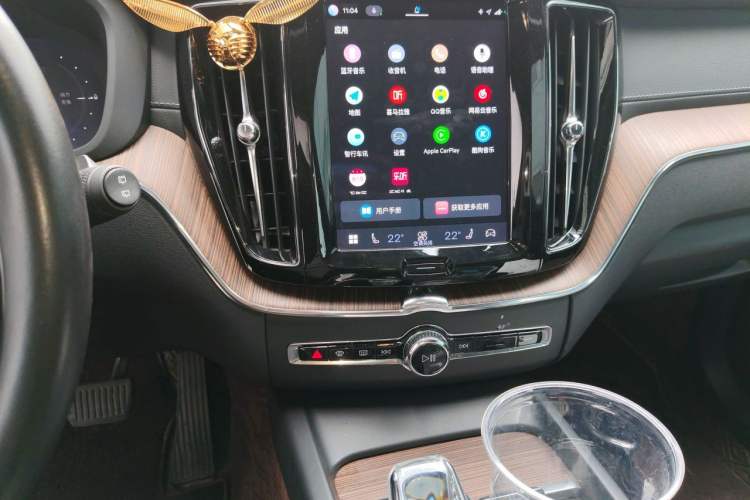 Used Volvo XC60 New Energy 2022 T8 Plug-in Hybrid All-Wheel Drive Smart Luxury Edition Audio And AC Panel