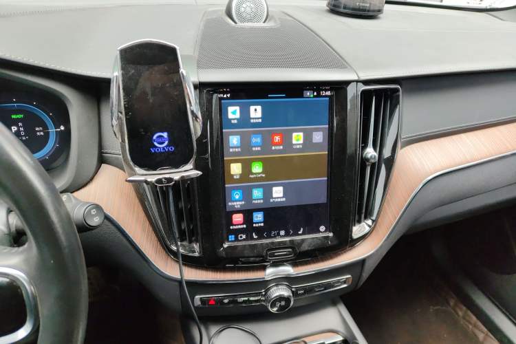Used Volvo XC60 New Energy 2022 T8 Plug-in Hybrid Long-Range All-Wheel Drive Zhiyuan Luxury Edition Audio And AC Panel