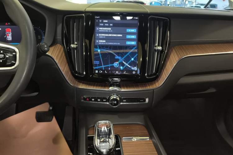 Used Volvo XC60 New Energy 2022 T8 Plug-in Hybrid Long-Range All-Wheel Drive Zhiyuan Luxury Edition Audio And AC Panel