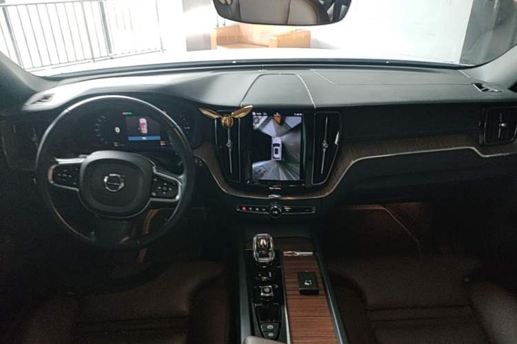Used Volvo XC60 New Energy 2022 T8 Plug-in Hybrid All-Wheel Drive Smart Luxury Edition Center Console