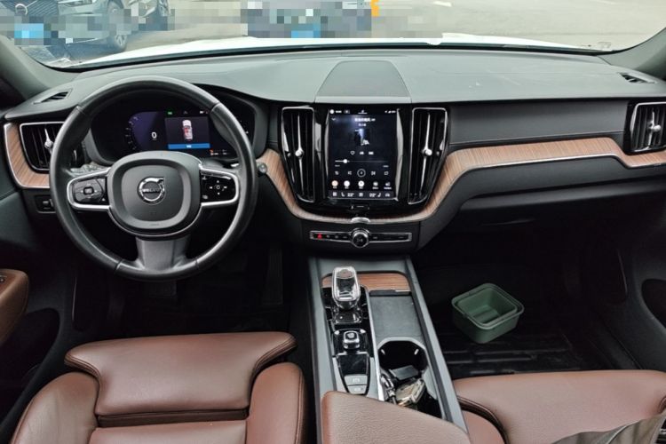 Used Volvo XC60 New Energy 2022 T8 Plug-in Hybrid Long-Range All-Wheel Drive Zhiyuan Luxury Edition Center Console