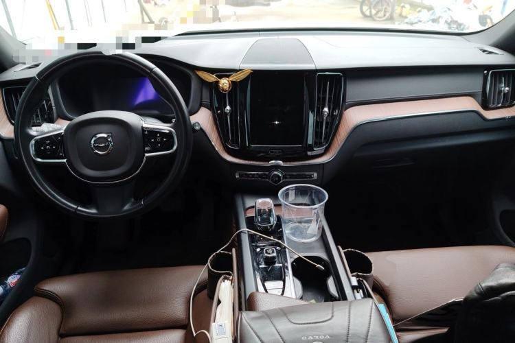 Used Volvo XC60 New Energy 2022 T8 Plug-in Hybrid All-Wheel Drive Smart Luxury Edition Center Console