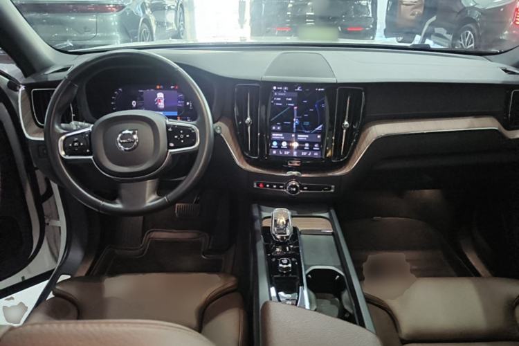 Used Volvo XC60 New Energy 2022 T8 Plug-in Hybrid All-Wheel Drive Smart Luxury Edition Center Console