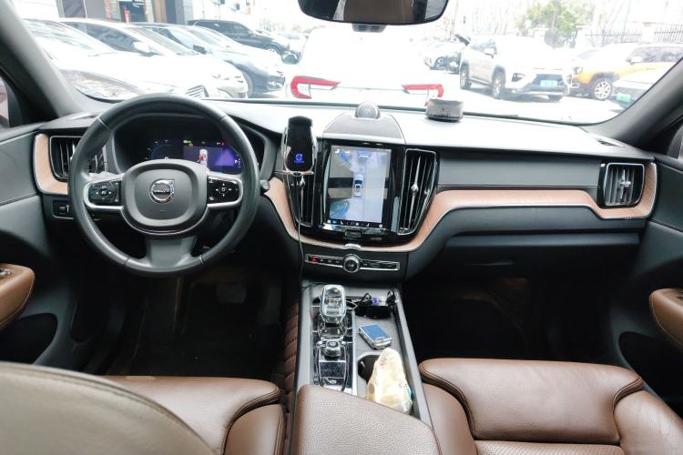 Used Volvo XC60 New Energy 2022 T8 Plug-in Hybrid Long-Range All-Wheel Drive Zhiyuan Luxury Edition Center Console