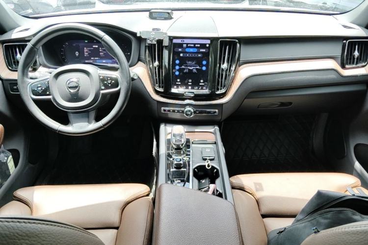 Used Volvo XC60 New Energy 2022 T8 Plug-in Hybrid All-Wheel Drive Smart Luxury Edition Center Console