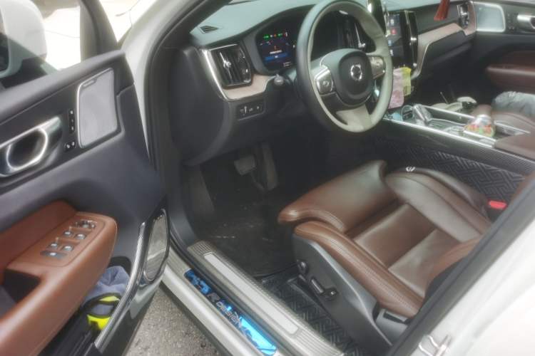 Used Volvo XC60 New Energy 2022 T8 Plug-in Hybrid Long-Range All-Wheel Drive Luxury Edition Driver Seat