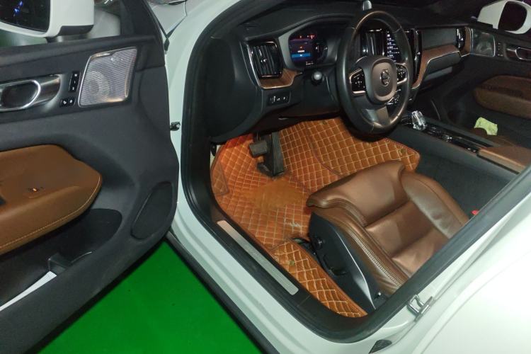 Used Volvo XC60 New Energy 2022 T8 Plug-in Hybrid Long-Range All-Wheel Drive Luxury Edition Driver Seat
