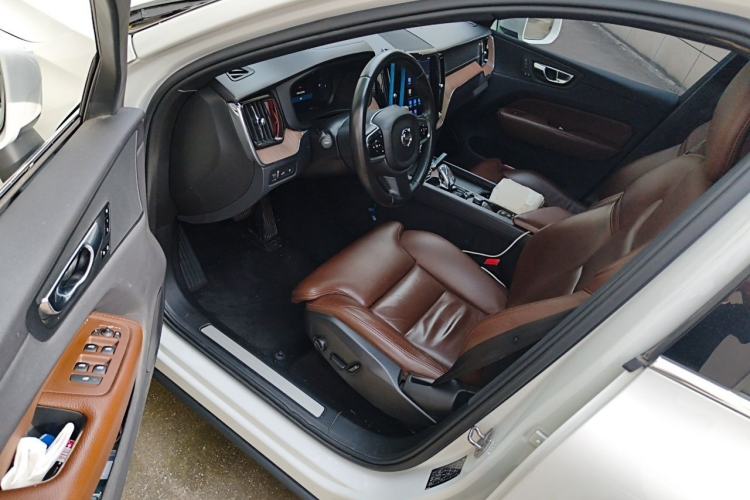 Used Volvo XC60 New Energy 2022 T8 Plug-in Hybrid All-Wheel Drive Smart Luxury Edition Driver Seat