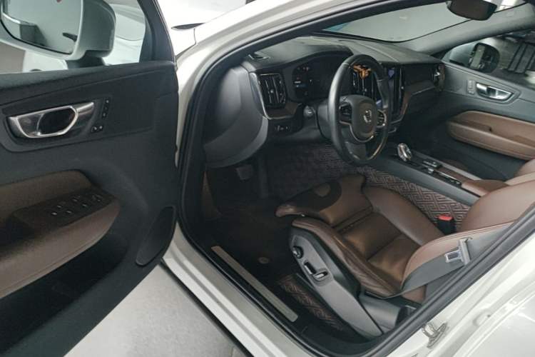 Used Volvo XC60 New Energy 2022 T8 Plug-in Hybrid All-Wheel Drive Smart Luxury Edition Driver Seat