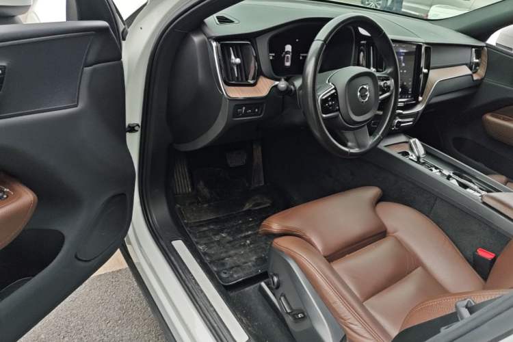Used Volvo XC60 New Energy 2022 T8 Plug-in Hybrid Long-Range All-Wheel Drive Zhiyuan Luxury Edition Driver Seat