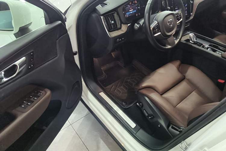 Used Volvo XC60 New Energy 2022 T8 Plug-in Hybrid All-Wheel Drive Smart Luxury Edition Driver Seat