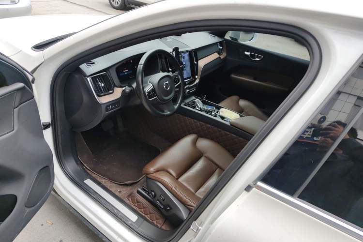 Used Volvo XC60 New Energy 2022 T8 Plug-in Hybrid Long-Range All-Wheel Drive Zhiyuan Luxury Edition Driver Seat