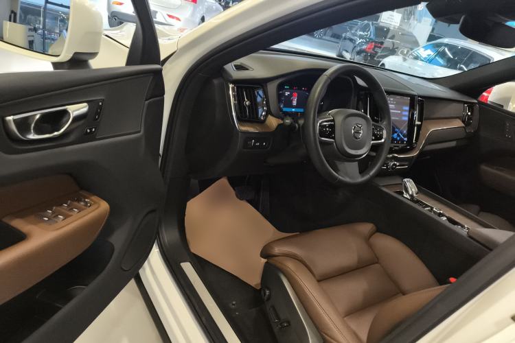 Used Volvo XC60 New Energy 2022 T8 Plug-in Hybrid Long-Range All-Wheel Drive Zhiyuan Luxury Edition Driver Seat