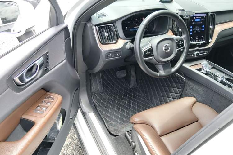 Used Volvo XC60 New Energy 2022 T8 Plug-in Hybrid All-Wheel Drive Smart Luxury Edition Driver Seat