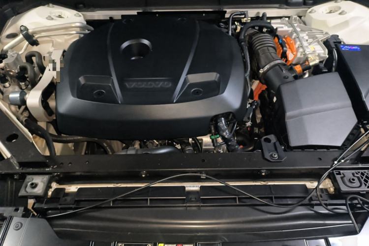 Used Volvo XC60 New Energy 2022 T8 Plug-in Hybrid All-Wheel Drive Smart Luxury Edition Engine Bay