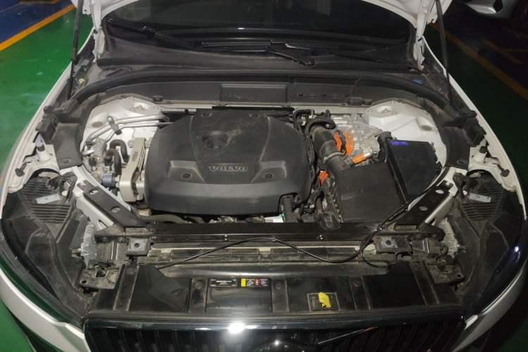 Used Volvo XC60 New Energy 2022 T8 Plug-in Hybrid Long-Range All-Wheel Drive Luxury Edition Engine Bay