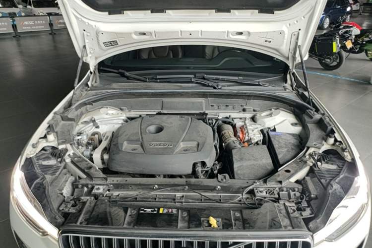 Used Volvo XC60 New Energy 2022 T8 Plug-in Hybrid All-Wheel Drive Smart Luxury Edition Engine Bay